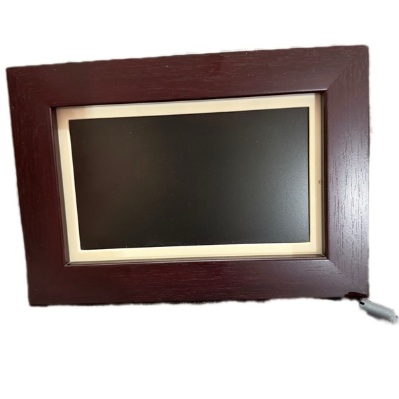 Chic Mahogany digital Picture Frame - Picture 1 of 2